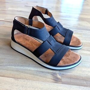 Adrienne Vittadini Marabelle Sandals Sz 6